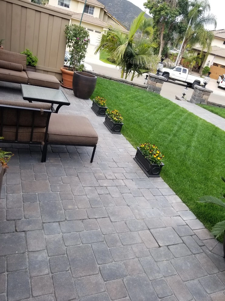 Front yard landscape by Quetzal Landscapes, Inc. - Photo 4