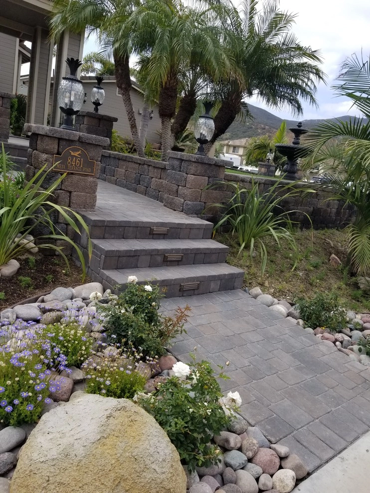 Front yard landscape by Quetzal Landscapes, Inc. - Photo 9