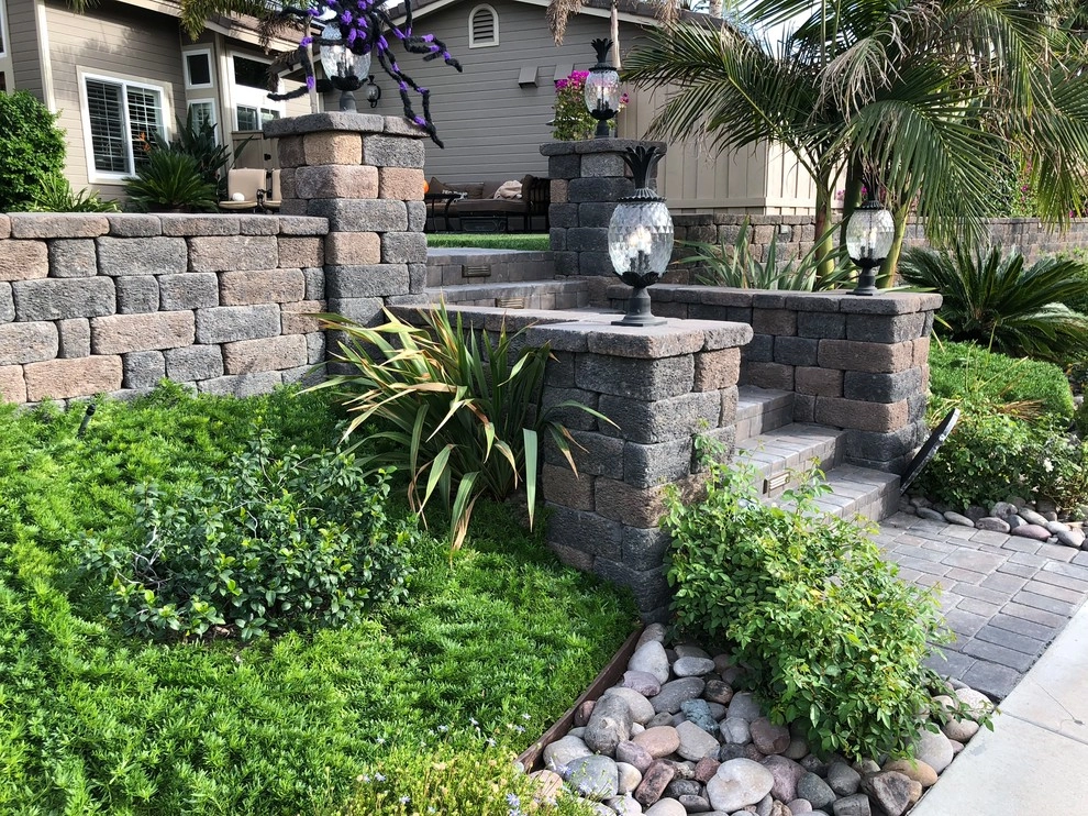 Front yard landscape by Quetzal Landscapes, Inc. - Photo 5