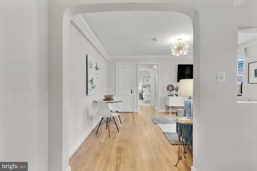 Stylish Apartment in Columbia Heights DC by Dust To Diamonds Designs - Photo 2