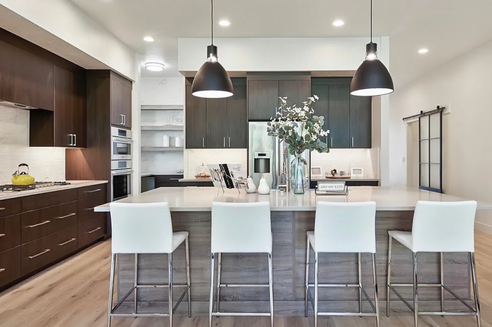 Angie Lewis Interiors - Photo 5