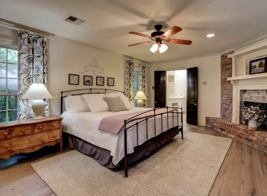 Larie Barnett Interior Decorator - Photo 8