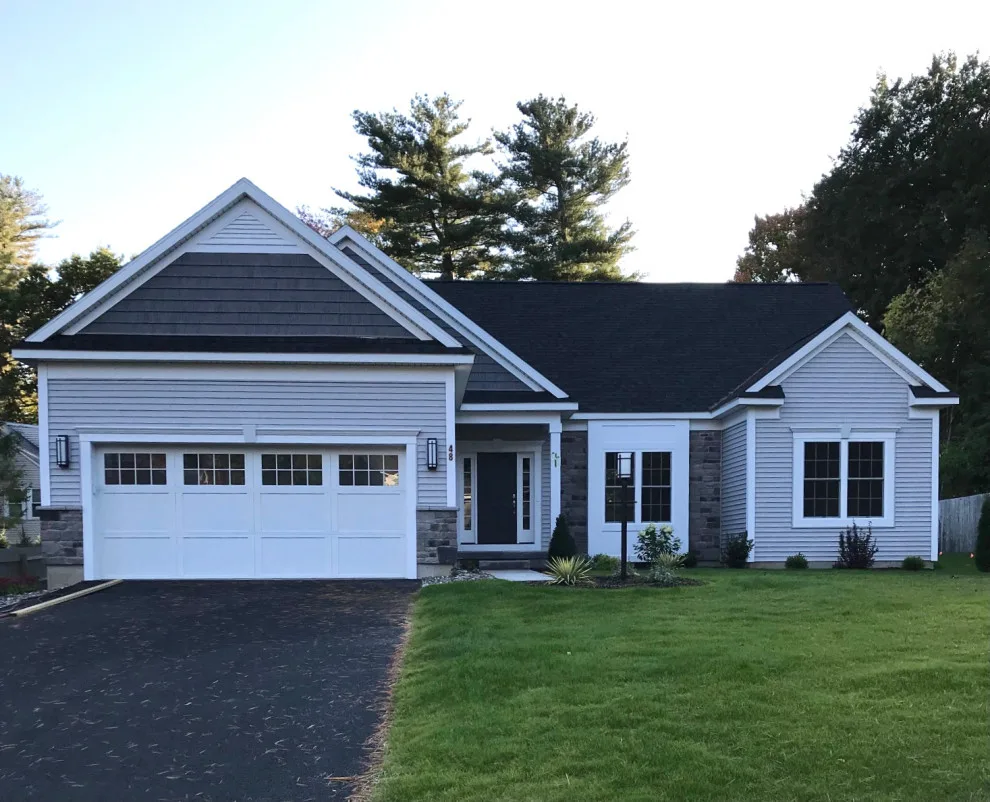 Saratoga House facade by Amy Krane Color Consulting - Photo 2