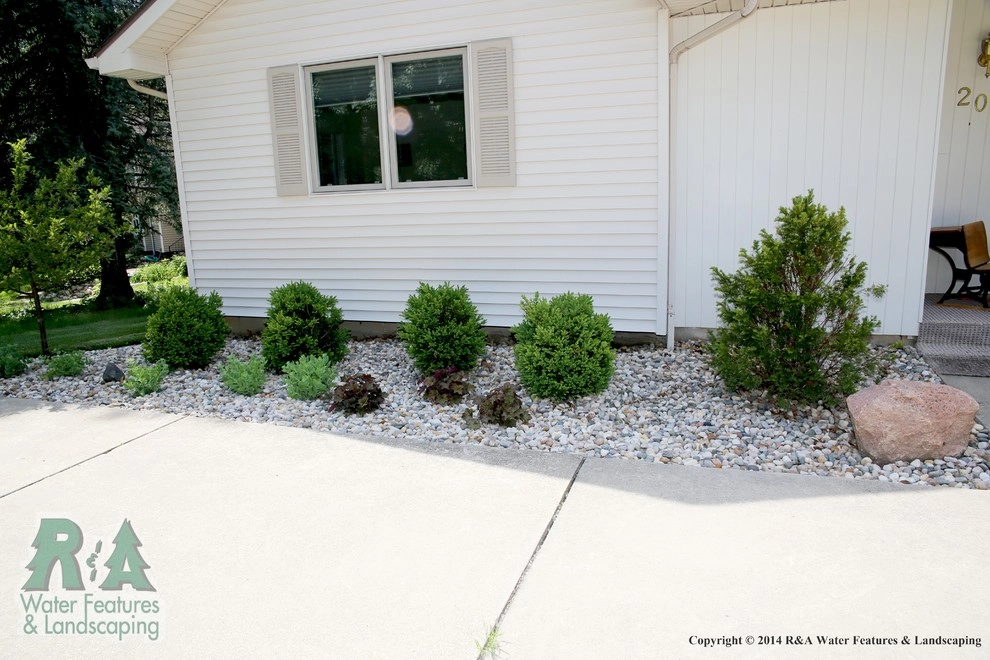 Kalamazoo Landscaping - Front Foundation Planting by R&A Landscaping - Photo 4