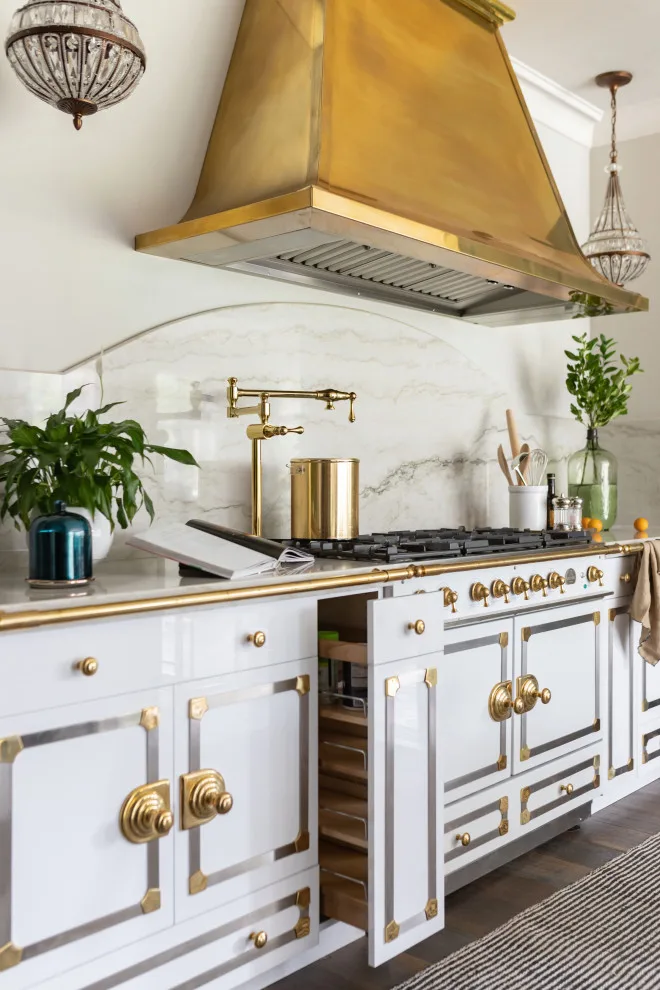 Elegant Culinary Space by Chairma Design Group - Photo 9