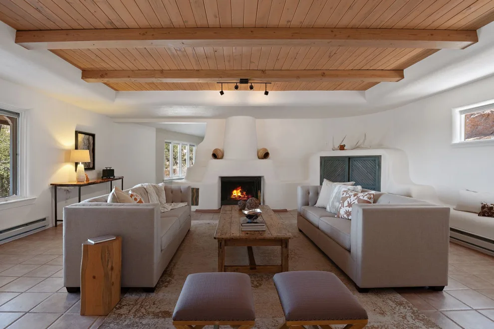 Roomy Tesuque Pueblo-Inspired Residence by Pink Dwelling - Photo 2