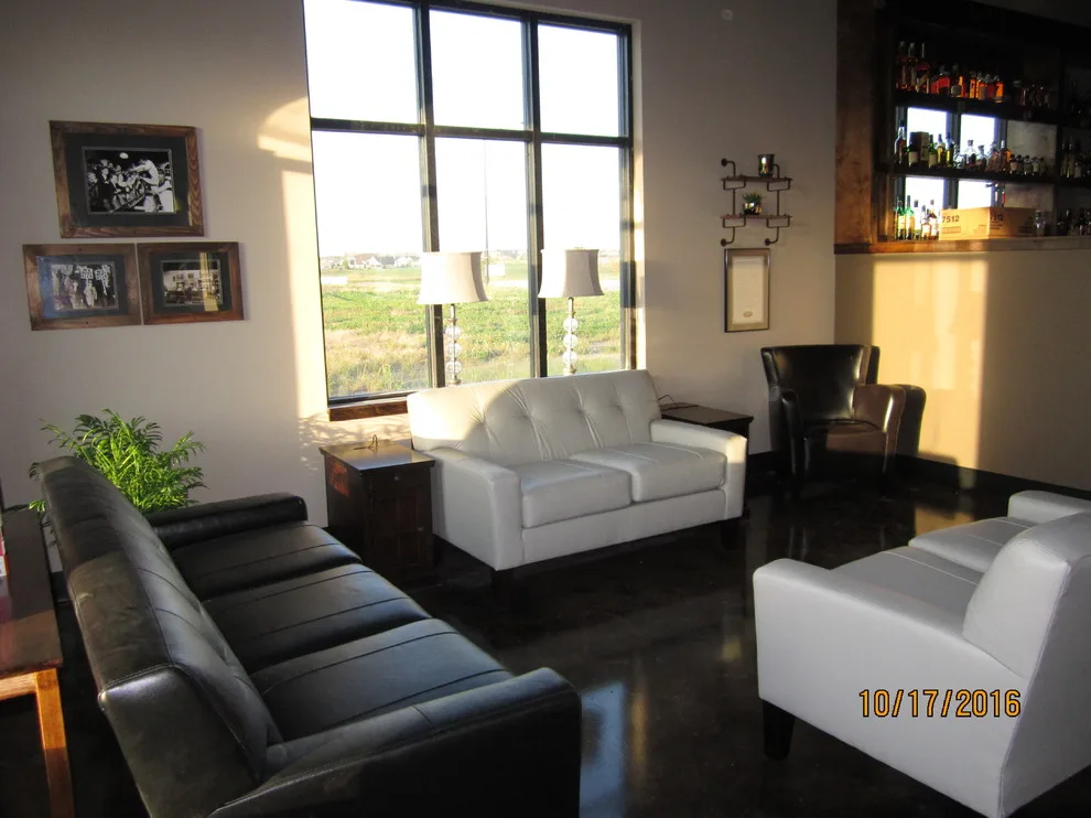 Windy Ridge Interiors - Photo 4