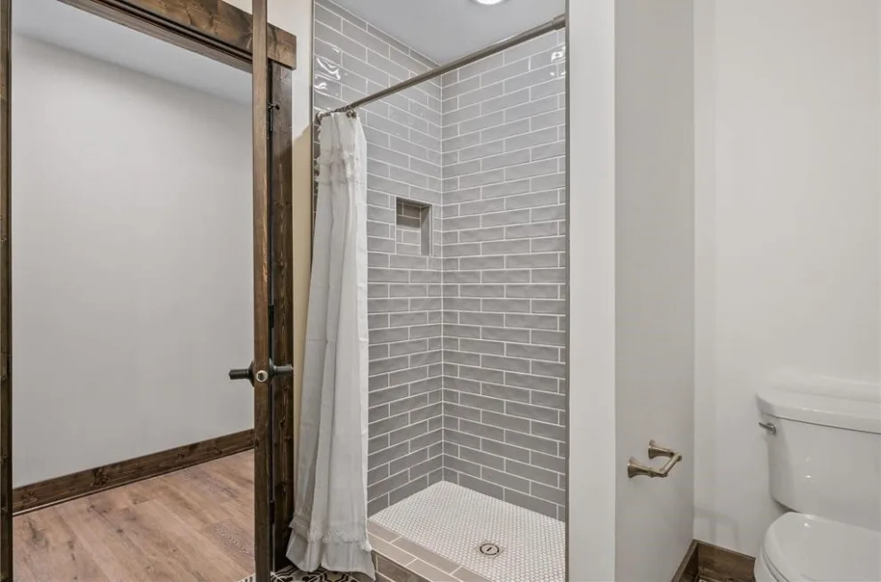 Chic Transitional at Sylvan Lake by Katie Kottke Interiors - Photo 7