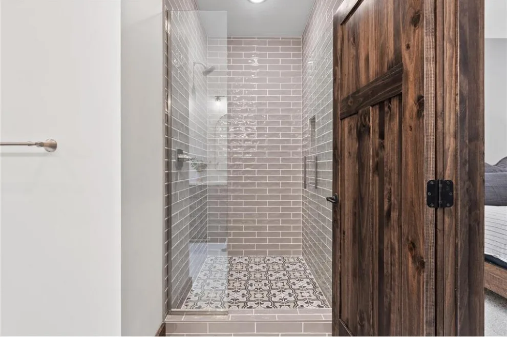 Chic Transitional at Sylvan Lake by Katie Kottke Interiors - Photo 4