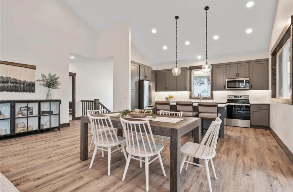Chic Transitional at Sylvan Lake by Katie Kottke Interiors - Photo 12