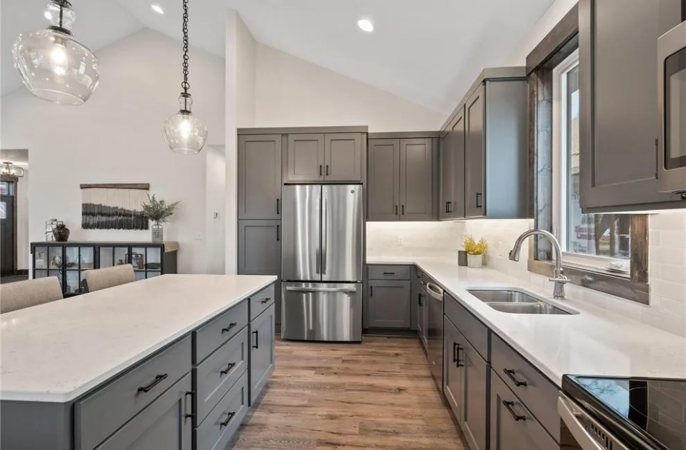 Chic Transitional at Sylvan Lake by Katie Kottke Interiors - Photo 11