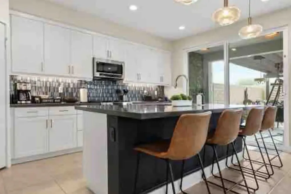 Lago Terra AirBNB by Deisi Vazquez Interiors - Photo 7