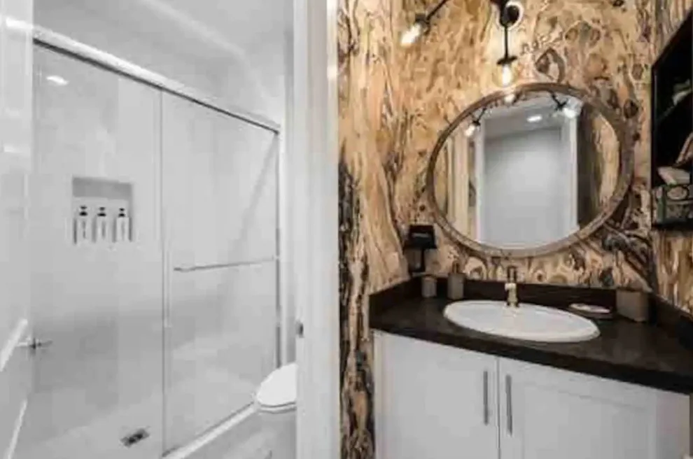 Lago Terra AirBNB by Deisi Vazquez Interiors - Photo 10