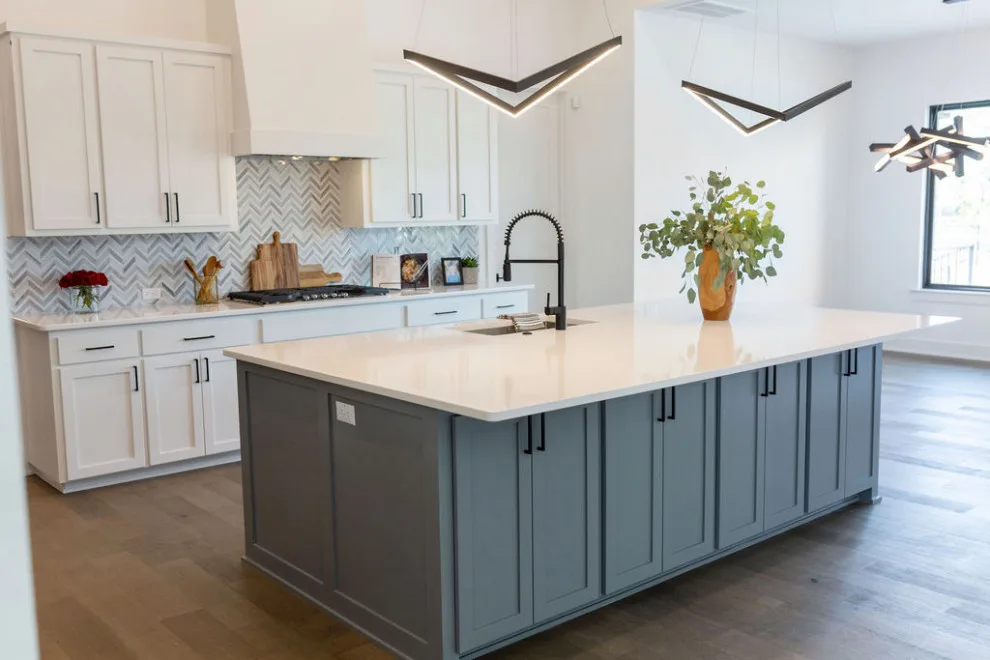 April Interiors - Photo 7