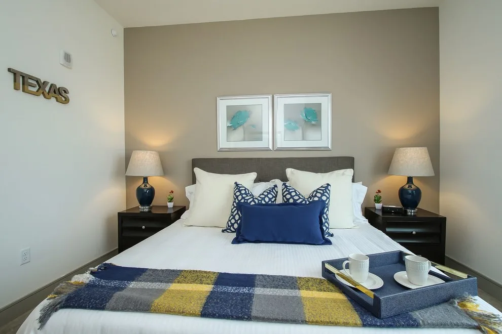 Southmore Building Bedroom by Interior Connection - Photo 3