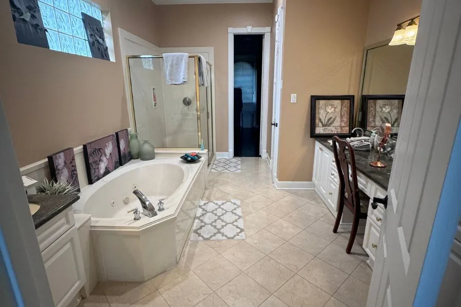 The Windsor Lakes Getaway by Morphe Home Staging & Design - Photo 2