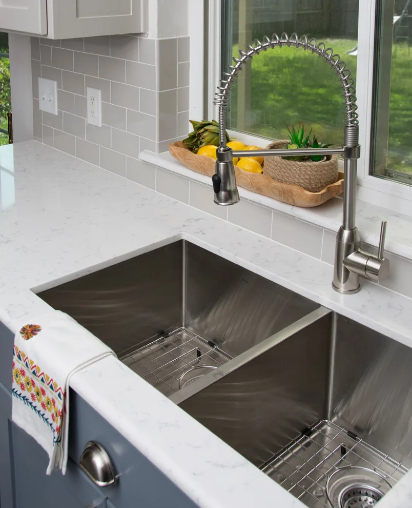Compact Culinary and Lavatory Spaces by Ruthie Staalsen Interiors - Photo 4