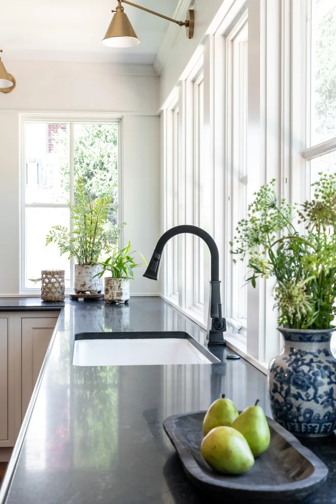 KH Interiors - Photo 6