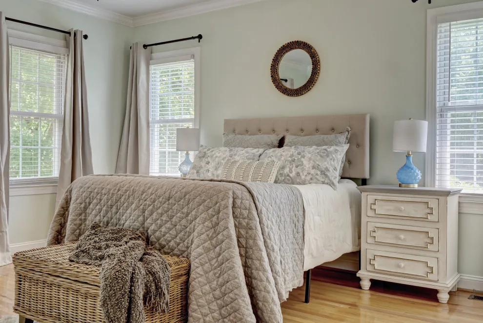Coastal Transitional Vacant Phase by Porchlight Interiors LLC - Photo 4