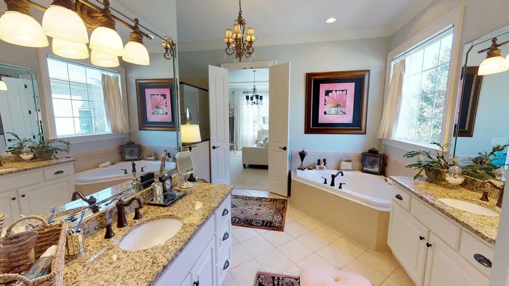 Eclectic Transitional Home Design by Kk&co - Photo 18
