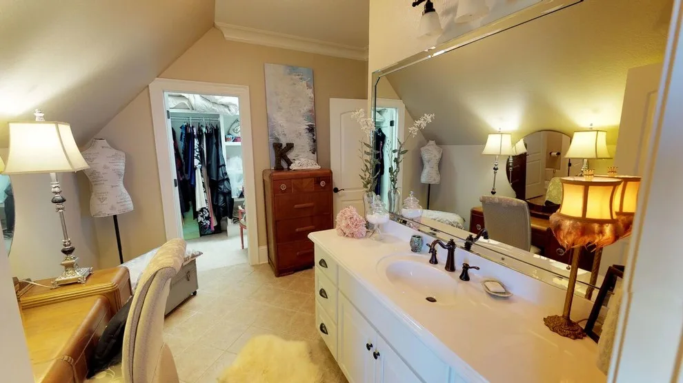 Eclectic Transitional Home Design by Kk&co - Photo 3