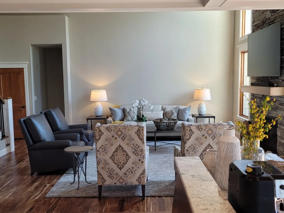 Renovated Versatile Living Space by Susan Knox For Ethan Allen Peoria, IL - Photo 2