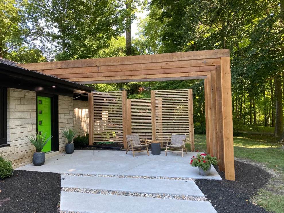 Entrance Enhancement and Privacy by DeckThisOut - Photo 2