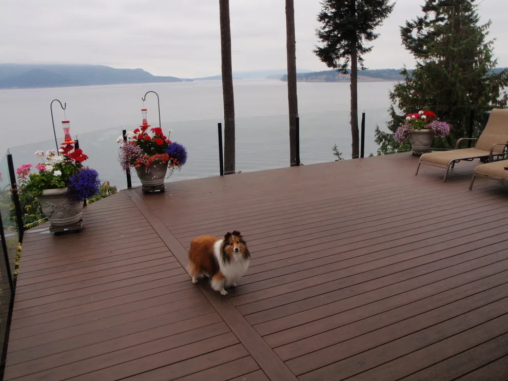 Glass Railing on Azek Deck in Skagit County by Dexperts - Photo 2