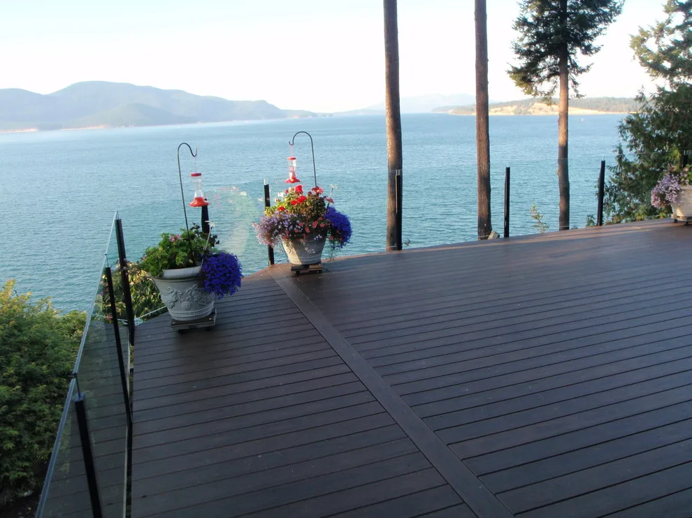 Glass Railing on Azek Deck in Skagit County by Dexperts - Photo 4