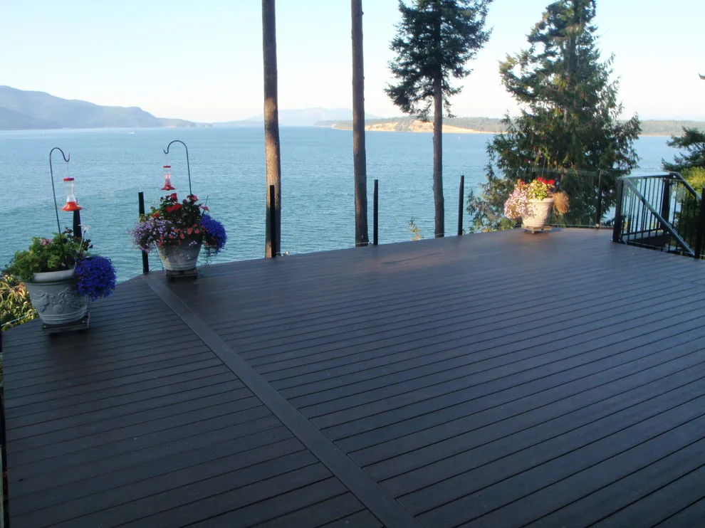 Glass Railing on Azek Deck in Skagit County by Dexperts - Photo 5
