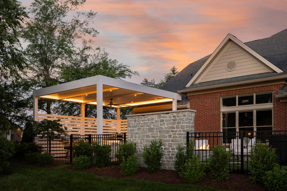 Louvered Outdoor - Photo 2