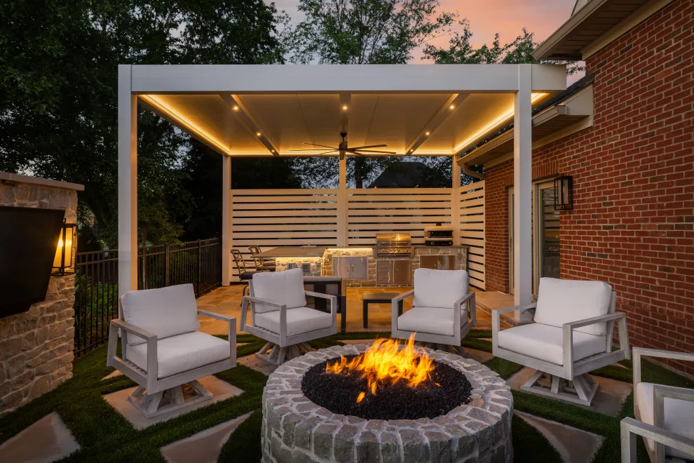 Louvered Outdoor - Photo 3