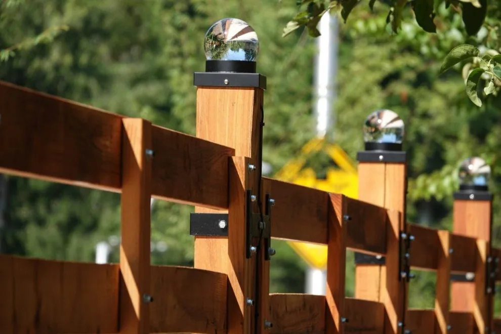 Hillsboro, OR Black Locust Fence by Robi Decking - Photo 7