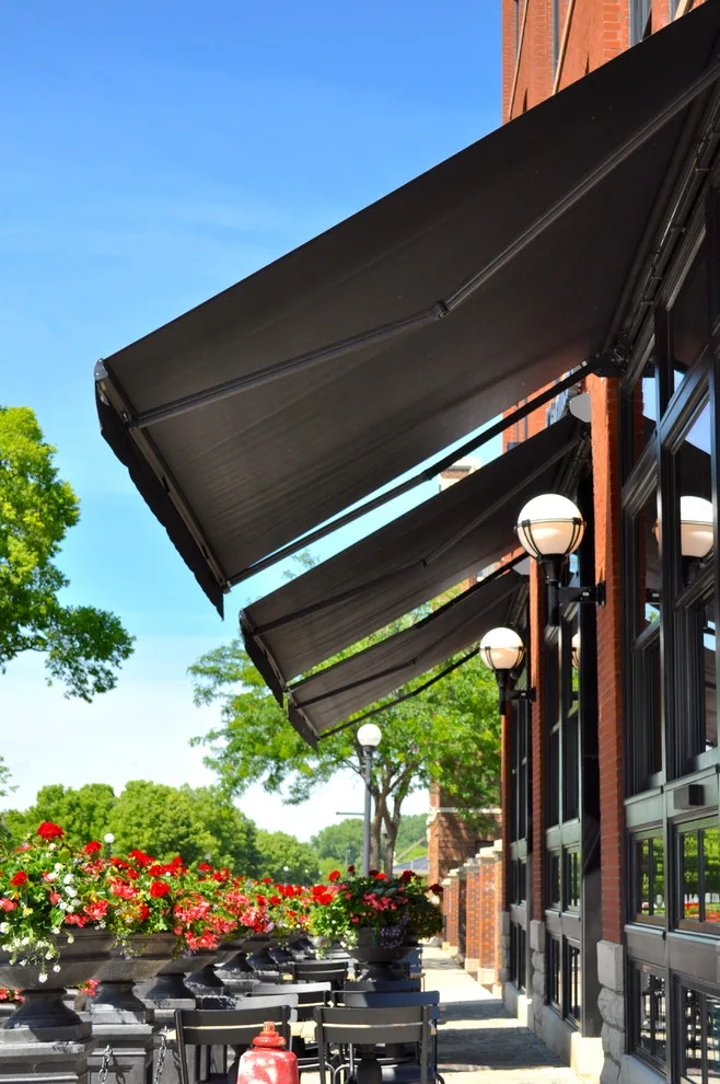 Elegant Inn - La Crosse, Wisconsin by RetractableAwnings.com Inc. - Photo 4