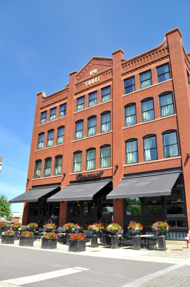 Elegant Inn - La Crosse, Wisconsin by RetractableAwnings.com Inc. - Photo 2