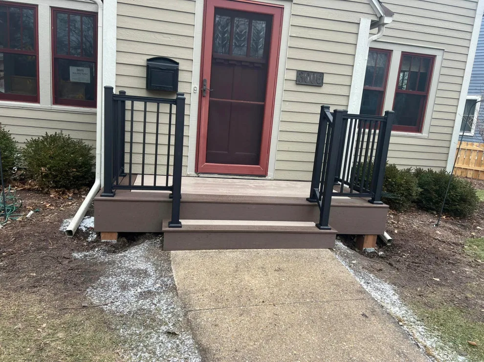 Verona Composite Deck by 24/7 Deck Builders - Photo 2