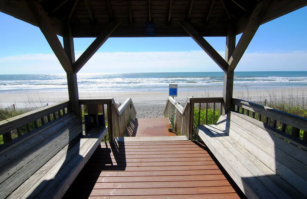 Wrightsville Beach Holiday Inn by Deck Daddy's - Photo 17