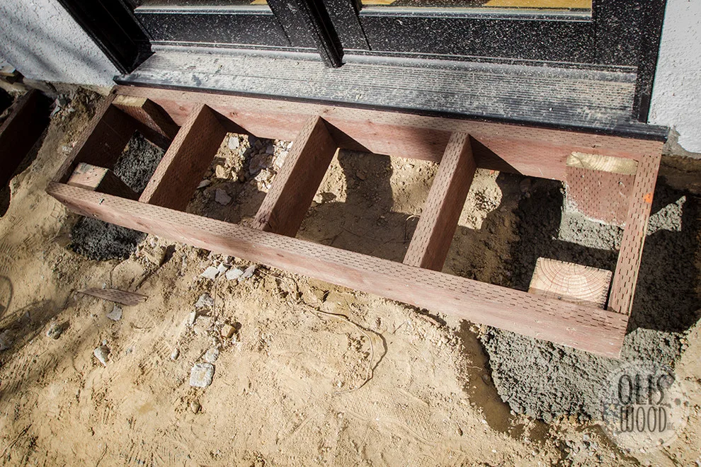 IPE Decking Featuring Integrated Steps by Olis Wood Inc. - Photo 4