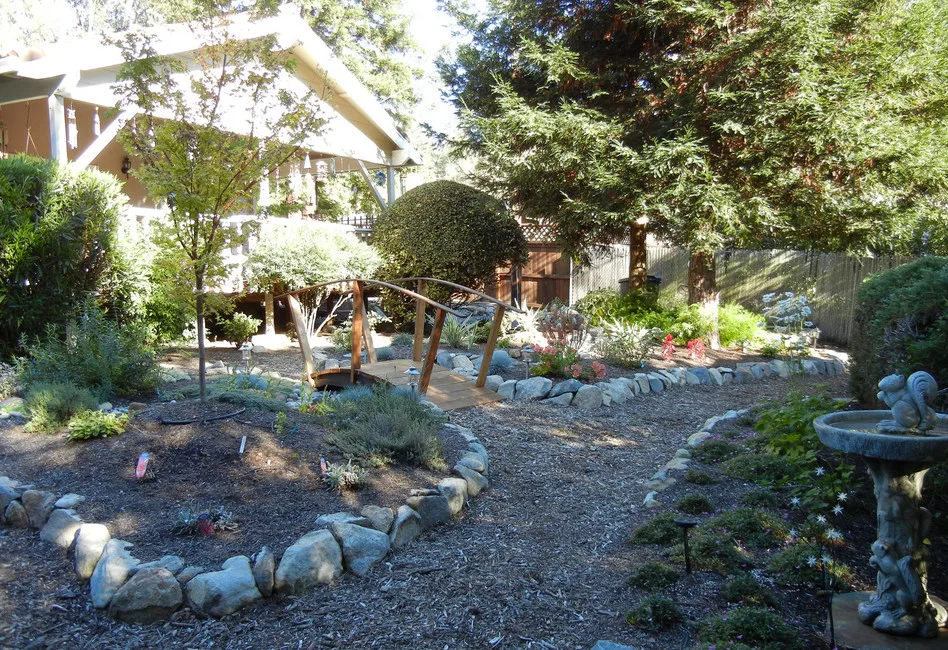 Tarantino's Yardscapes - Photo 5