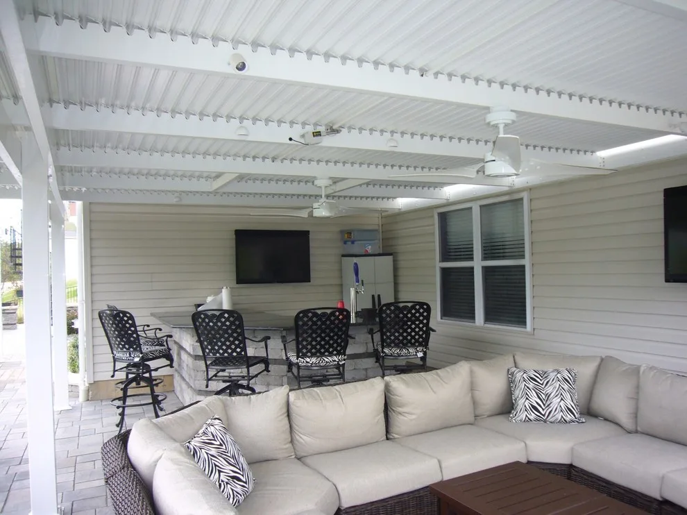 Deck & Patio Living - Photo 6
