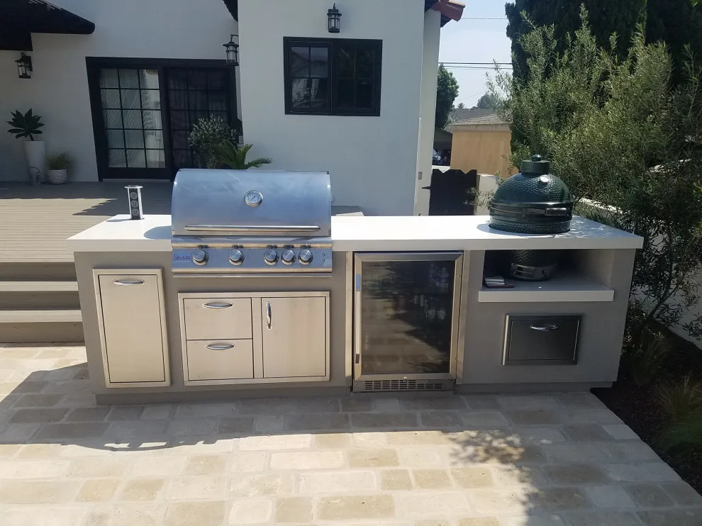 contemporary outdoor cooking area in El Segundo by L.A. Custom Grill Islands - Photo 2
