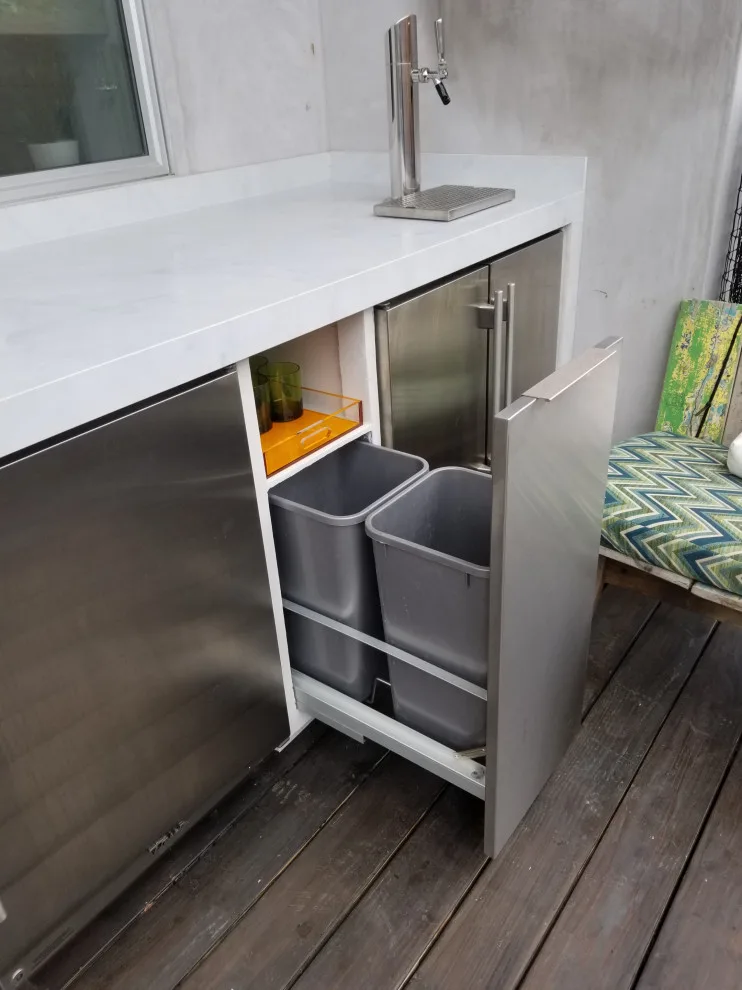 contemporary alfresco kitchen in Venice by L.A. Custom Grill Islands - Photo 2
