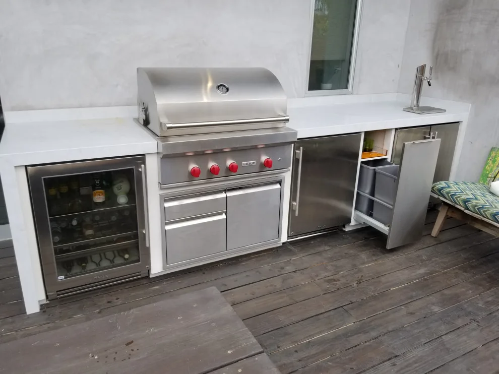 contemporary alfresco kitchen in Venice by L.A. Custom Grill Islands - Photo 3