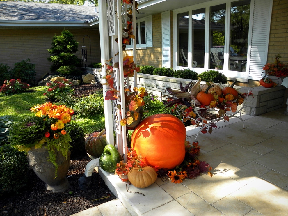 Palos Park, Chicago Travertine Entryway & Custom Landscape! by Smalls Landscaping - Photo 4