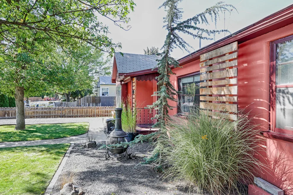 Renovated Bungalow, North End Listing by Sarah Waddell, Pomeroy House Interiors - Photo 8