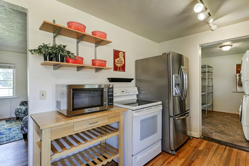 Renovated Bungalow, North End Listing by Sarah Waddell, Pomeroy House Interiors - Photo 3