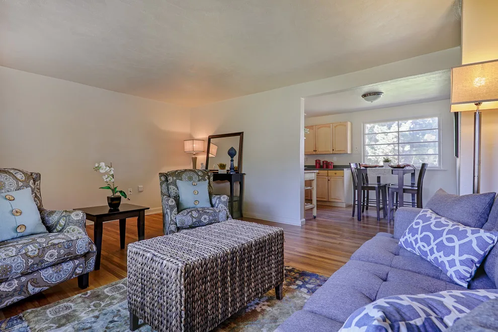 Renovated Bungalow, North End Listing by Sarah Waddell, Pomeroy House Interiors - Photo 10