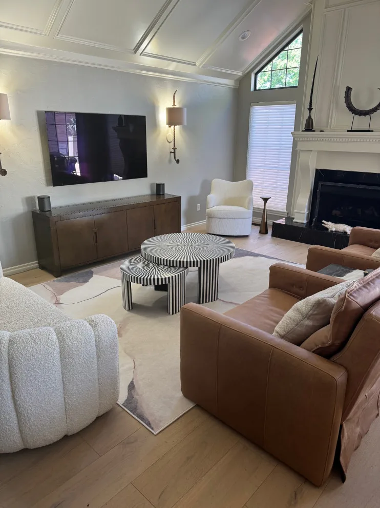Val Verde Lounge by Holly Flinton Design Inc - Photo 2
