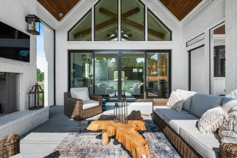 Wieland Stone Columns Homearama by Interiors821, LLC - Photo 100