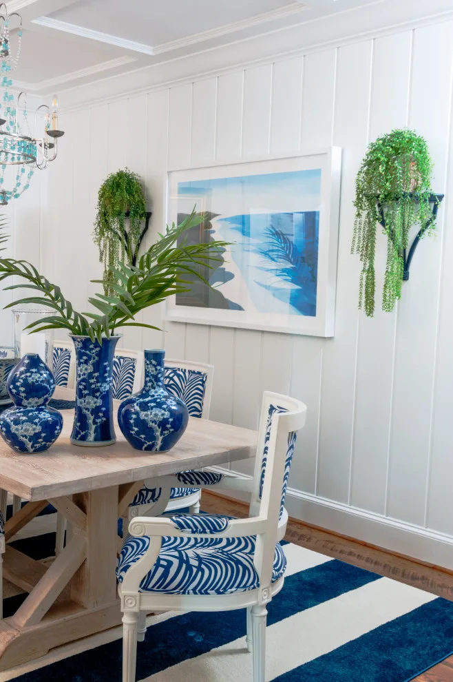Striped Palm Dining Area by Mineral City - Photo 4
